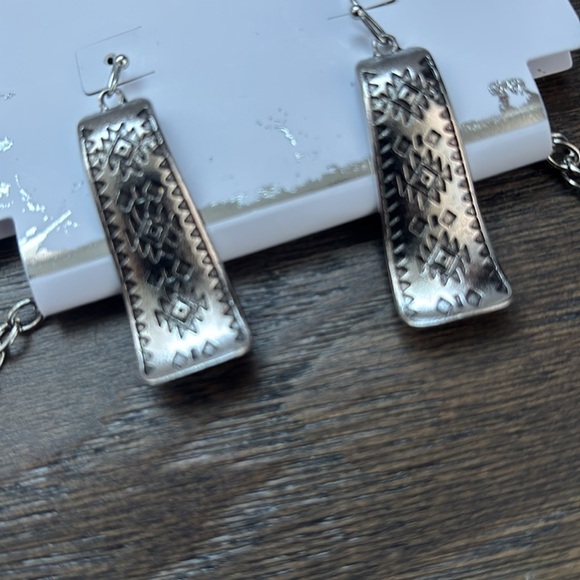 By The Bay NY Necklace/Earring Set,bull head, silver tone,faux turquoise stones - Picture 5 of 9